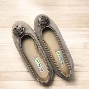 New Womens Shoes FlexUs Size 8.5 Light Gray Rosebud Velvet Slipper